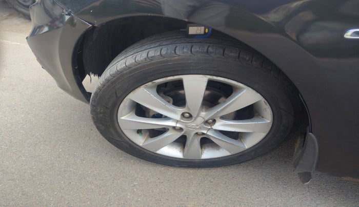 2012 Hyundai Verna FLUIDIC 1.6 CRDI SX, Diesel, Manual, 1,66,450 km, tyre