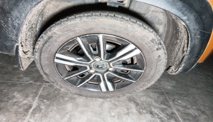 2022 Renault Kwid CLIMBER AMT 1.0, Petrol, Automatic, 29,287 km, tyre