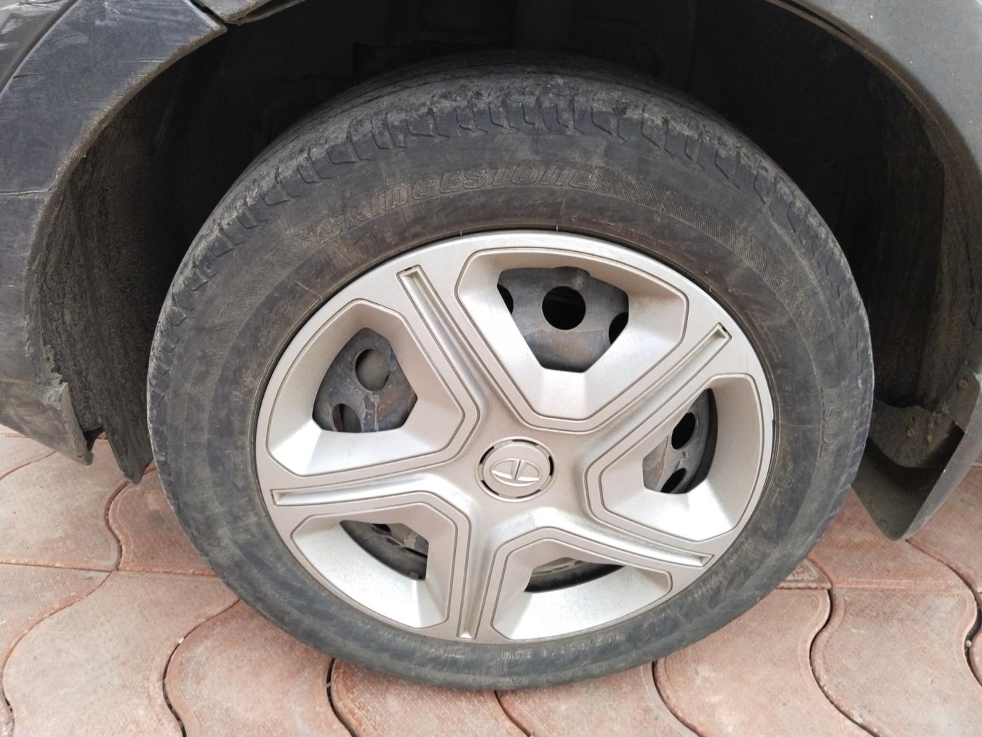 2022 Tata NEXON XM SUNROOF PETROL, Petrol, Manual, 64,870 km, tyre