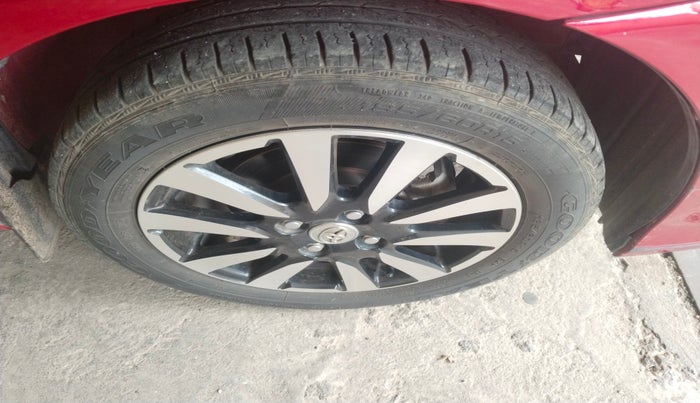 2019 Toyota Etios Liva V, Petrol, Manual, 26,894 km, tyre