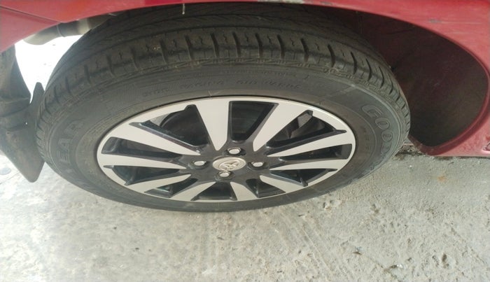 2019 Toyota Etios Liva V, Petrol, Manual, 26,894 km, tyre