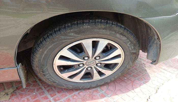 2015 Toyota Innova 2.5 VX 7 STR, Diesel, Manual, 1,91,099 km, tyre
