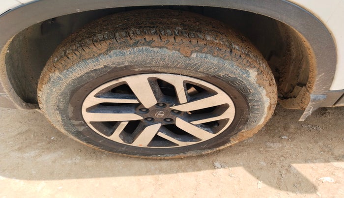 2021 Tata Harrier XZA PLUS 2.0L, Diesel, Automatic, 1,28,184 km, tyre