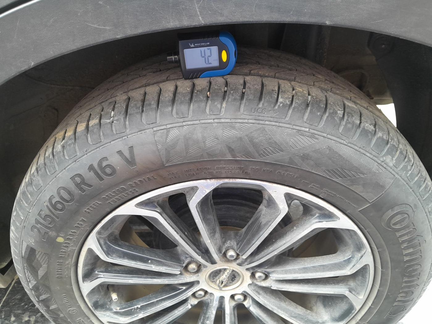 2021 KIA SONET HTK PLUS 1.5 AT, Diesel, Automatic, 70,786 km, tyre