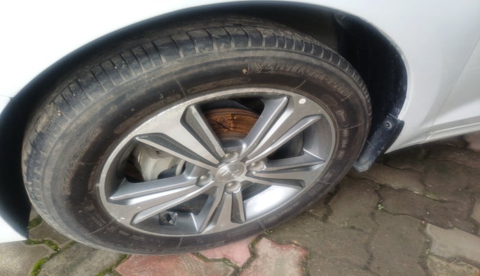 2017 Hyundai Verna 1.6 VTVT SX O, Petrol, Manual, 73,005 km, tyre