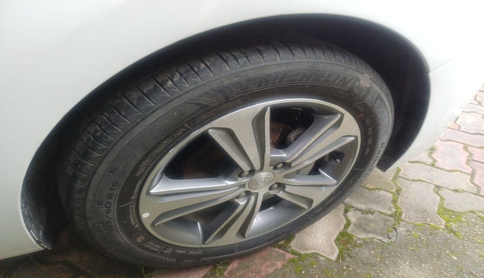 2017 Hyundai Verna 1.6 VTVT SX O, Petrol, Manual, 73,005 km, tyre