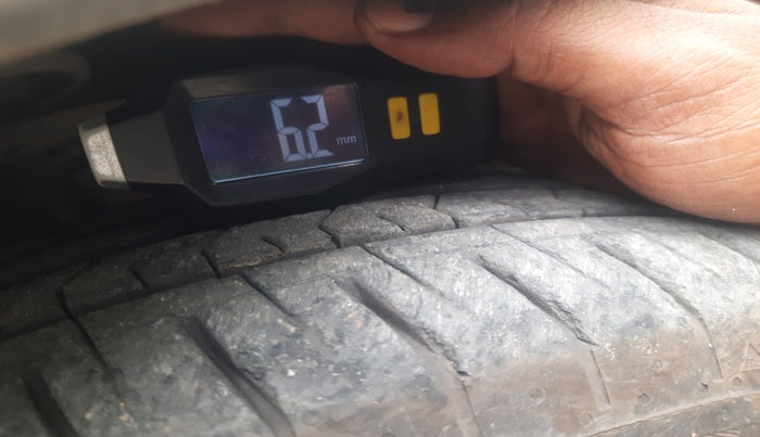 2015 Maruti Ciaz ZDI SHVS, Diesel, Manual, 45,500 km, tyre