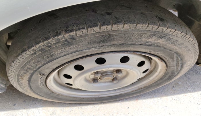 2010 Maruti Swift Dzire LXI, Petrol, Manual, 73,400 km, tyre
