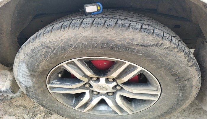 2012 Toyota Fortuner 3.0 4X2 AT, Diesel, Automatic, 2,02,547 km, tyre