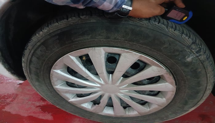 2015 Maruti Swift VXI, Petrol, Manual, 62,450 km, tyre