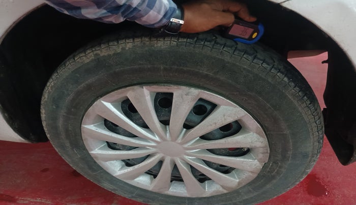2015 Maruti Swift VXI, Petrol, Manual, 62,450 km, tyre