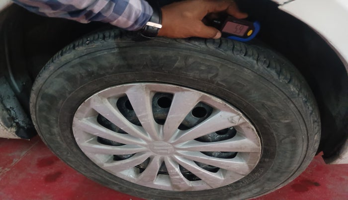 2015 Maruti Swift VXI, Petrol, Manual, 62,450 km, tyre
