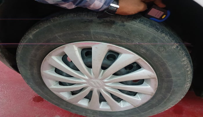 2015 Maruti Swift VXI, Petrol, Manual, 62,450 km, tyre