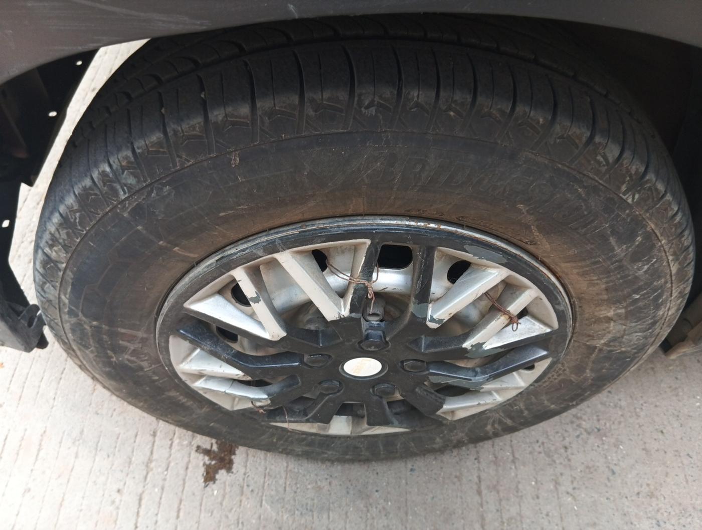 2018 Mahindra KUV 100 NXT K2 P 6 STR, Petrol, Manual, 27,730 km, tyre