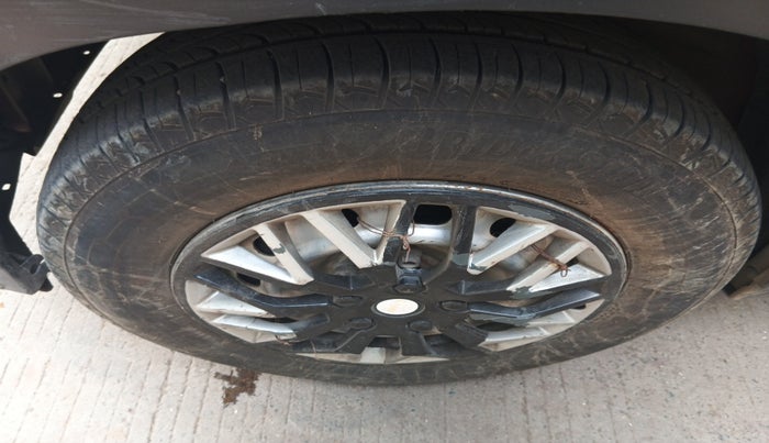 2018 Mahindra KUV 100 NXT K2 P 6 STR, Petrol, Manual, 27,730 km, tyre