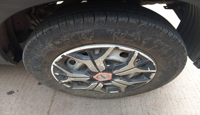 2018 Mahindra KUV 100 NXT K2 P 6 STR, Petrol, Manual, 27,730 km, tyre