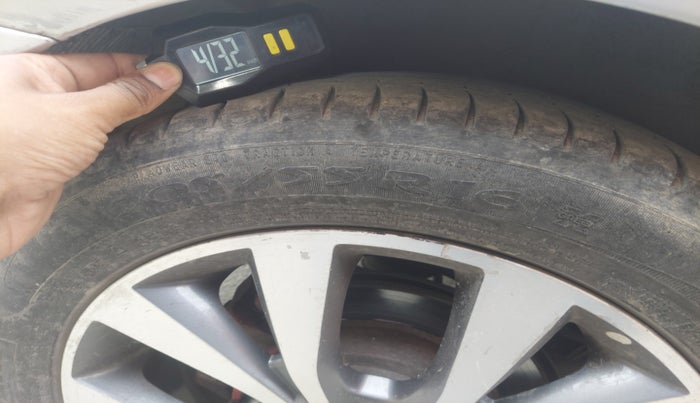 2013 Hyundai Verna FLUIDIC 1.6 CRDI SX, Diesel, Manual, 1,09,069 km, tyre