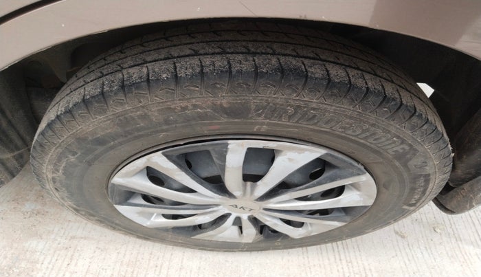 2017 Maruti Dzire VDI AMT, Diesel, Automatic, 2,18,718 km, tyre