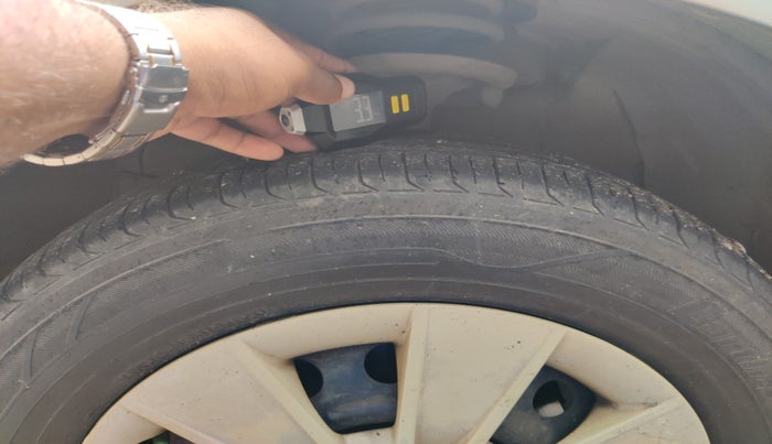 2010 Maruti SX4 VXI, Petrol, Manual, 1,76,370 km, tyre