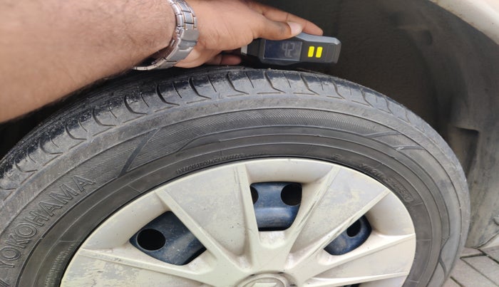 2010 Maruti SX4 VXI, Petrol, Manual, 1,76,370 km, tyre