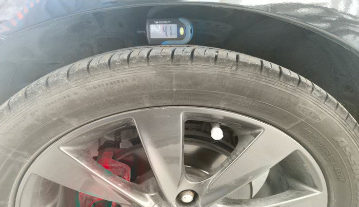 2011 Hyundai Verna FLUIDIC 1.6 CRDI SX, Diesel, Manual, 2,04,221 km, tyre