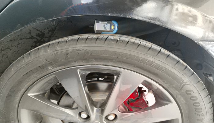 2011 Hyundai Verna FLUIDIC 1.6 CRDI SX, Diesel, Manual, 2,04,221 km, tyre