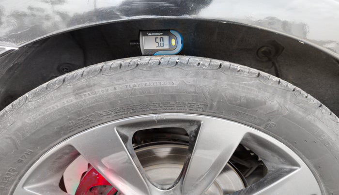 2011 Hyundai Verna FLUIDIC 1.6 CRDI SX, Diesel, Manual, 2,04,221 km, tyre
