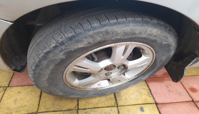 2010 Hyundai i20 ASTA 1.2, Petrol, Manual, 1,03,579 km, tyre