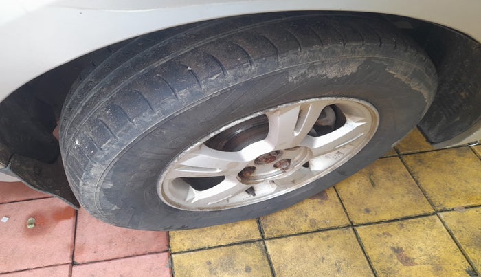 2010 Hyundai i20 ASTA 1.2, Petrol, Manual, 1,03,579 km, tyre
