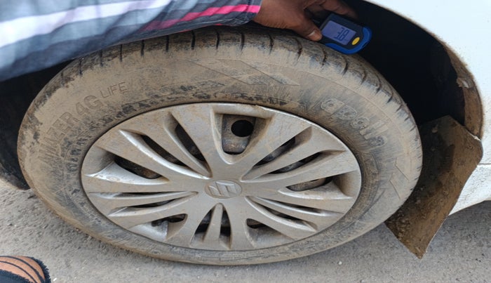 2015 Maruti Ertiga VXI CNG, Petrol, Manual, 50,571 km, tyre