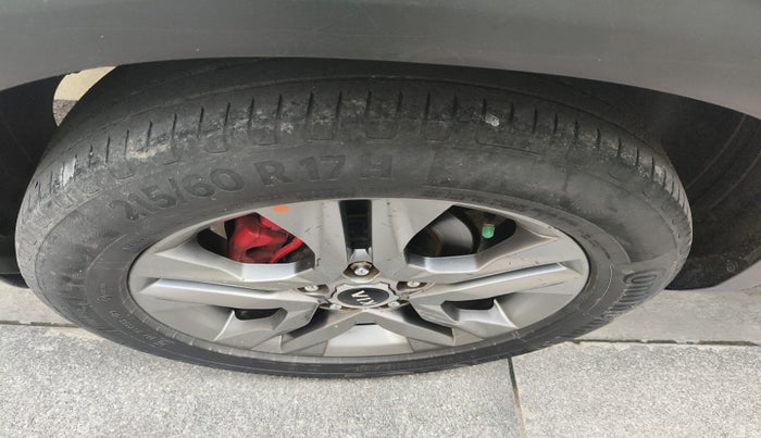 2019 KIA SELTOS HTX PLUS AT1.5 DIESEL, Diesel, Automatic, 1,80,085 km, tyre
