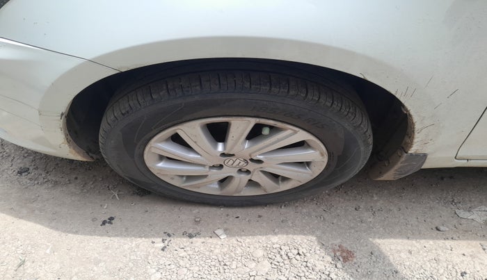 2015 Maruti Swift Dzire ZXI, Petrol, Manual, 1,05,155 km, tyre