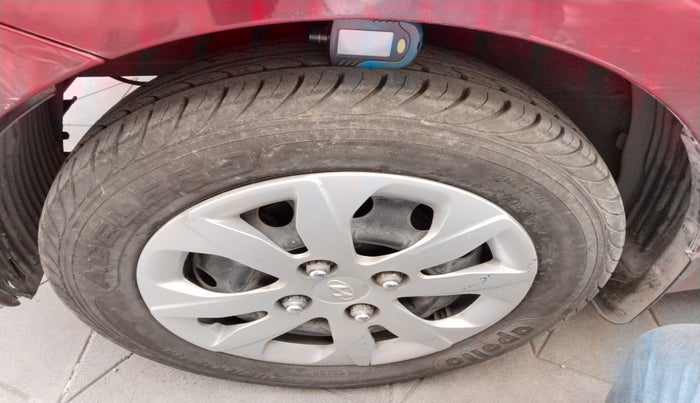 2014 Hyundai Eon SPORTZ, Petrol, Manual, 28,226 km, tyre