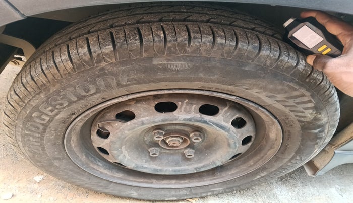 2017 Mahindra Kuv100 K6 PLUS 6 STR, Petrol, Manual, 41,625 km, tyre