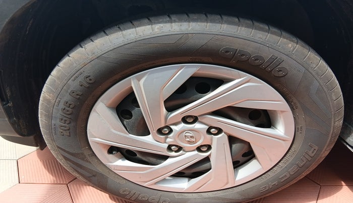 2022 Hyundai Creta E 1.5 PETROL, Petrol, Manual, 17,187 km, tyre