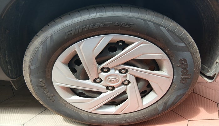 2022 Hyundai Creta E 1.5 PETROL, Petrol, Manual, 17,187 km, tyre
