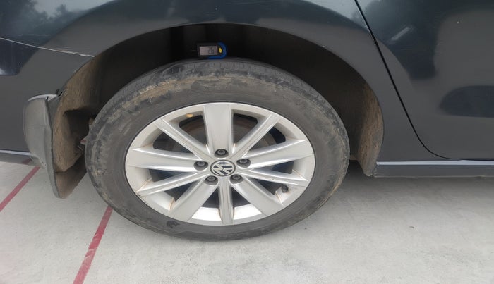 2017 Volkswagen Vento HIGHLINE DIESEL 1.5, Diesel, Manual, 2,08,408 km, tyre
