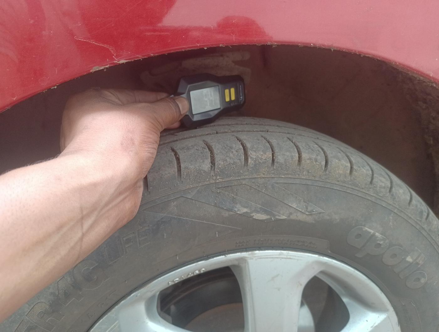 2014 Maruti Celerio ZXI (O), Petrol, Manual, 93,000 km, tyre