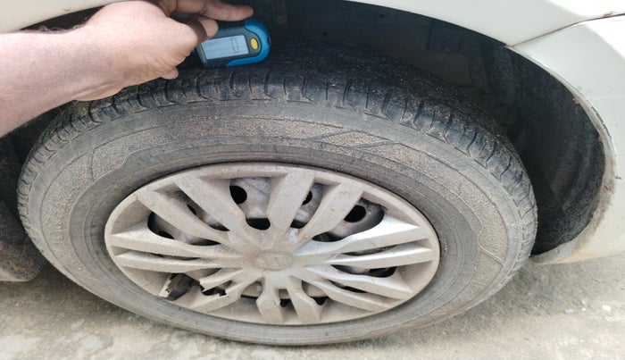 2012 Maruti Swift Dzire LXI, Petrol, Manual, 70,690 km, tyre