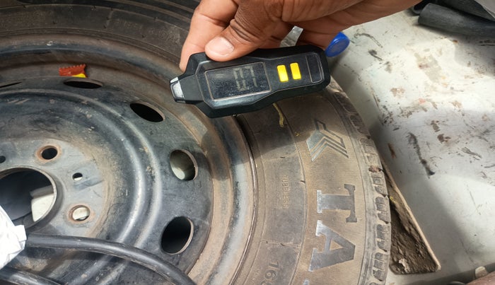 2015 Tata Indica Vista LS TDI, Diesel, Manual, 1,04,009 km, tyre