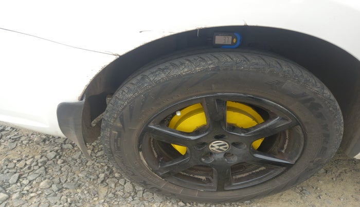 2013 Volkswagen Vento HIGHLINE PETROL AT, Petrol, Automatic, 66,551 km, tyre