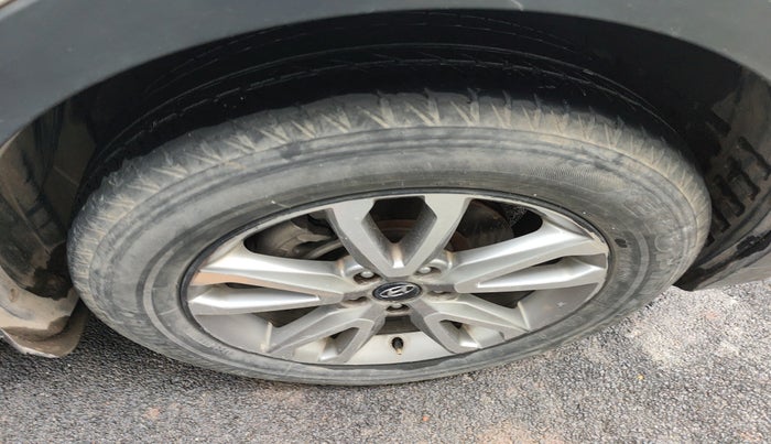2015 Hyundai Santa Fe 4 WD AT, Diesel, Automatic, 2,26,799 km, tyre
