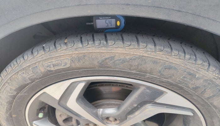 2018 Hyundai Creta SX AT 1.6 DIESEL, Diesel, Automatic, 2,09,425 km, tyre