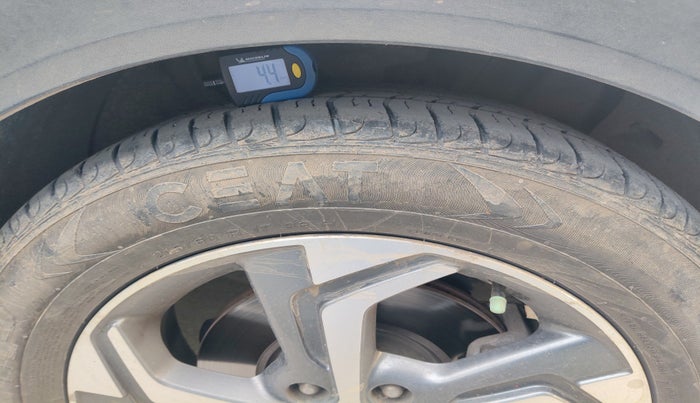 2018 Hyundai Creta SX AT 1.6 DIESEL, Diesel, Automatic, 2,09,425 km, tyre