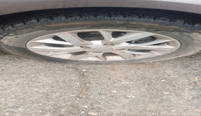 2015 Nissan Sunny XV DIESEL, Diesel, Manual, 1,39,205 km, tyre