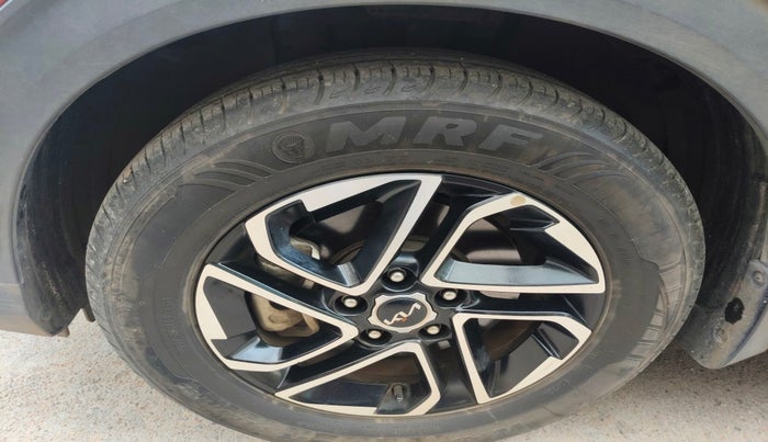 2022 KIA CARENS LUXURY 1.4 PETROL 7 STR, Petrol, Manual, 14,980 km, tyre