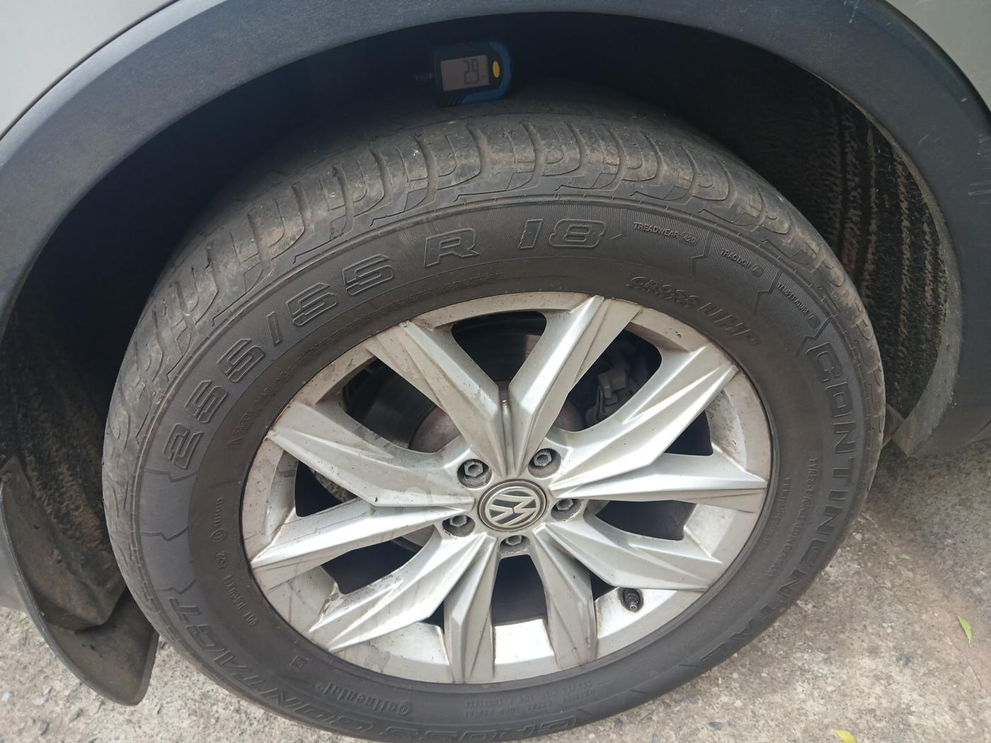 2017 Volkswagen TIGUAN HIGHLINE TDI AT, Diesel, Automatic, 1,70,268 km, tyre