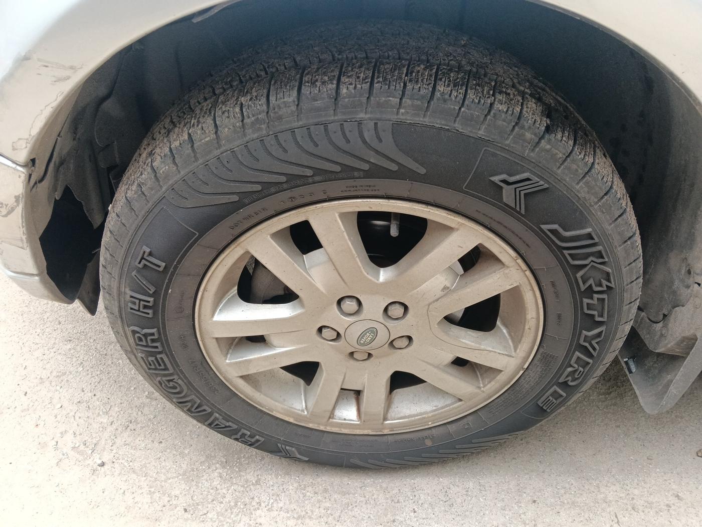 2012 Landrover Freelander 2 SD4 HSE, Diesel, Automatic, 1,74,075 km, tyre