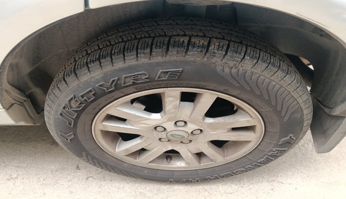 2012 Landrover Freelander 2 SD4 HSE, Diesel, Automatic, 1,74,075 km, tyre