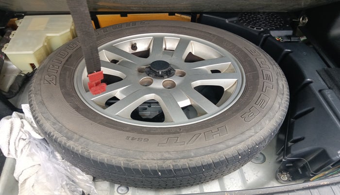 2012 Landrover Freelander 2 SD4 HSE, Diesel, Automatic, 1,74,075 km, tyre